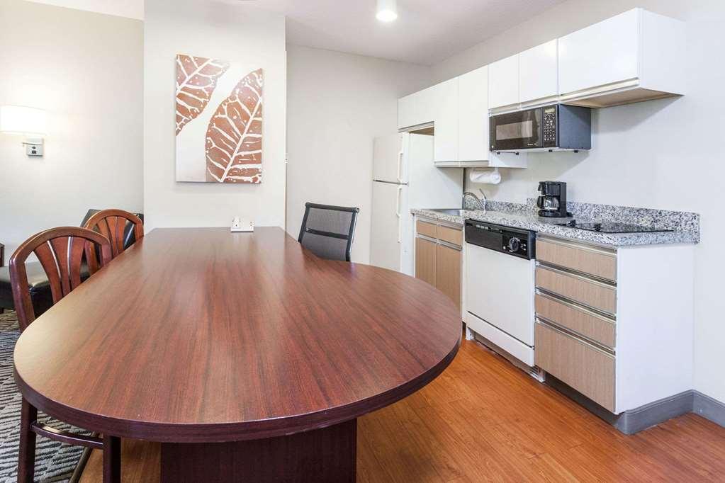 Mainstay Suites Detroit Auburn Hills Kamer foto