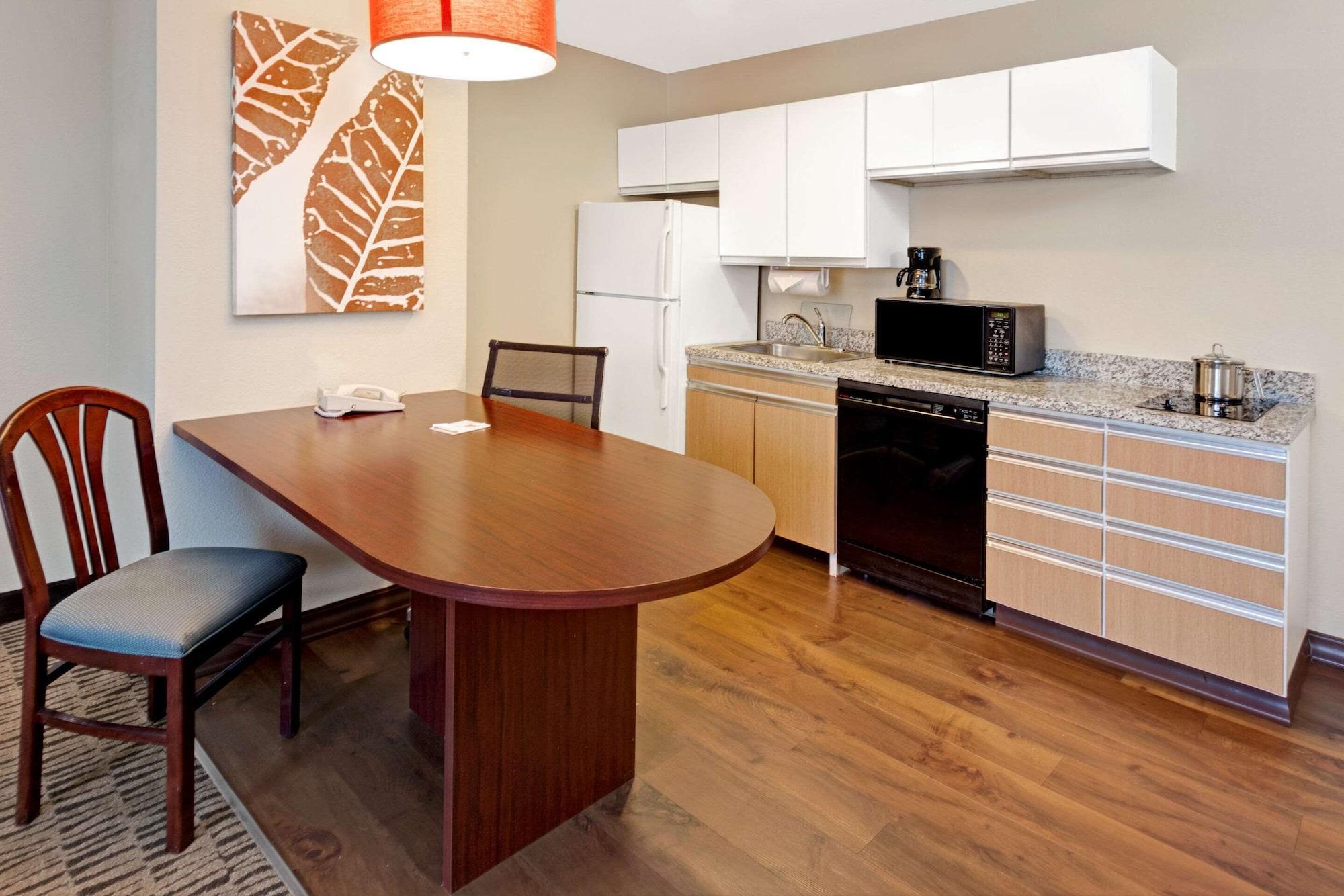 Mainstay Suites Detroit Auburn Hills Buitenkant foto