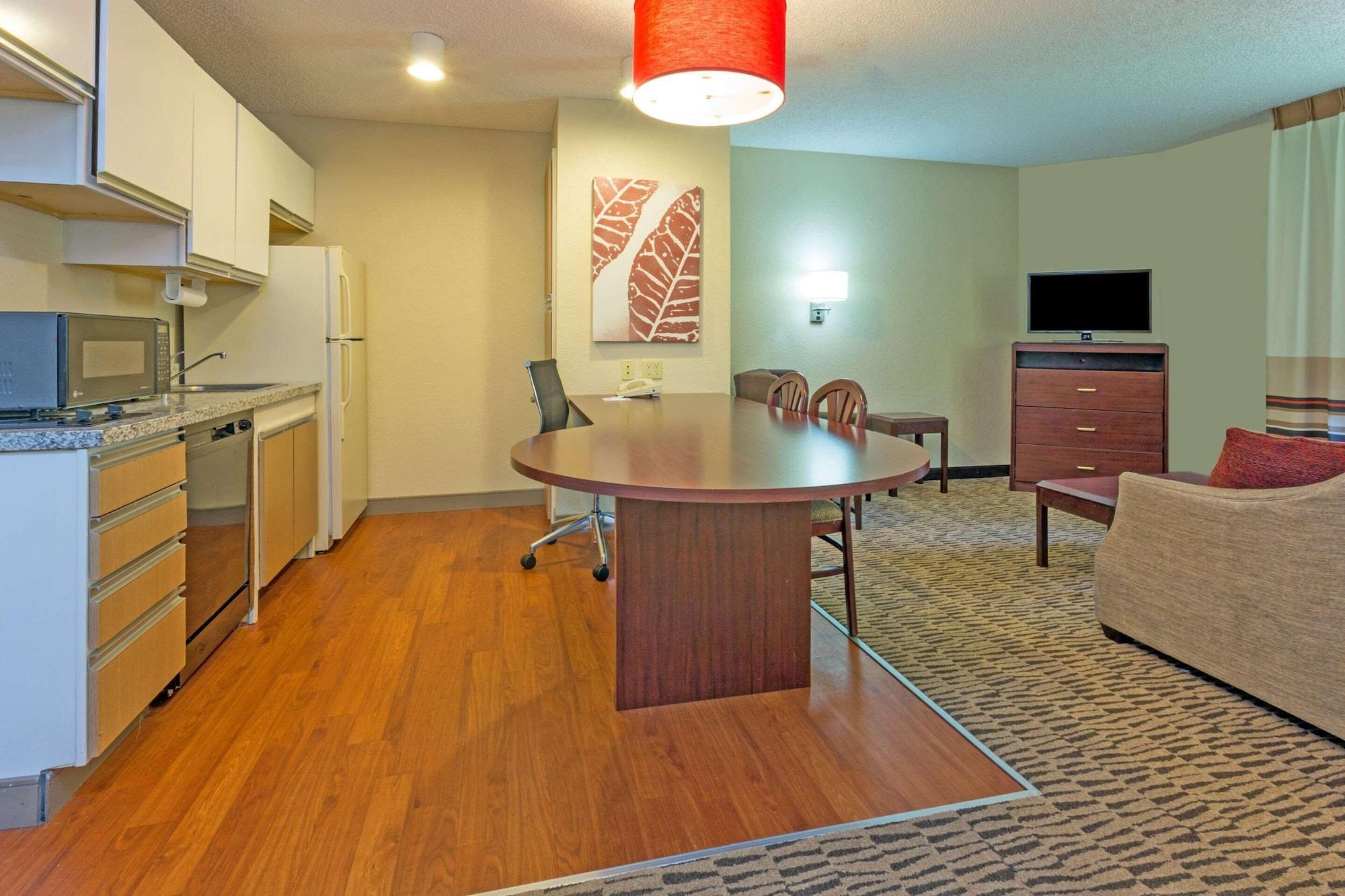 Mainstay Suites Detroit Auburn Hills Buitenkant foto